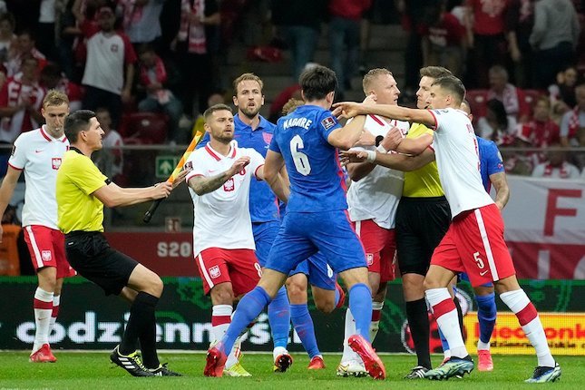 Insiden pertengkaran pemain di laga Polandia vs Inggris, Kualifikasi Piala Dunia 2022 (c) AP Photo