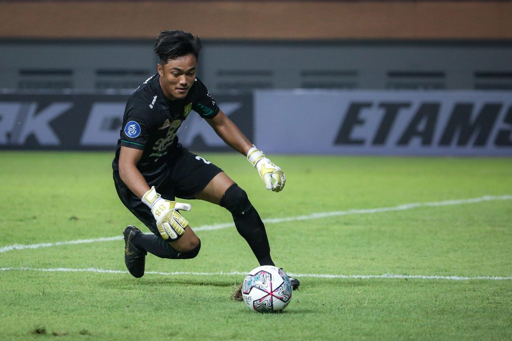 BRI Liga 1: Mengagumi Performa Kiper Persebaya Surabaya, Ernando Ari Sutaryadi