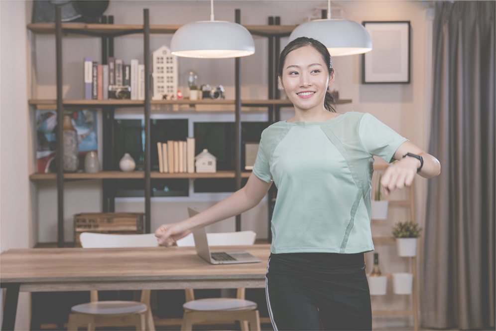 Gak Pengen Badan Remuk Saat WFH, Yuk Simak Tips Menarik dari Agnez Mo sampai Bintang Korea