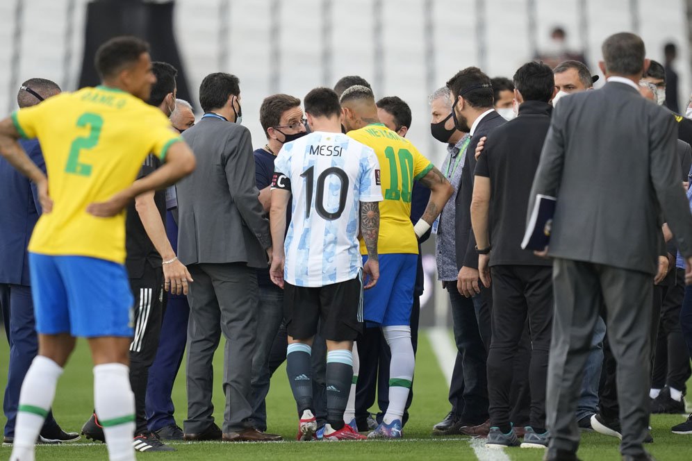 Reaksi Kesal Lionel Messi Usai Brasil vs Argentina Ditunda: Dengarkan Saya!