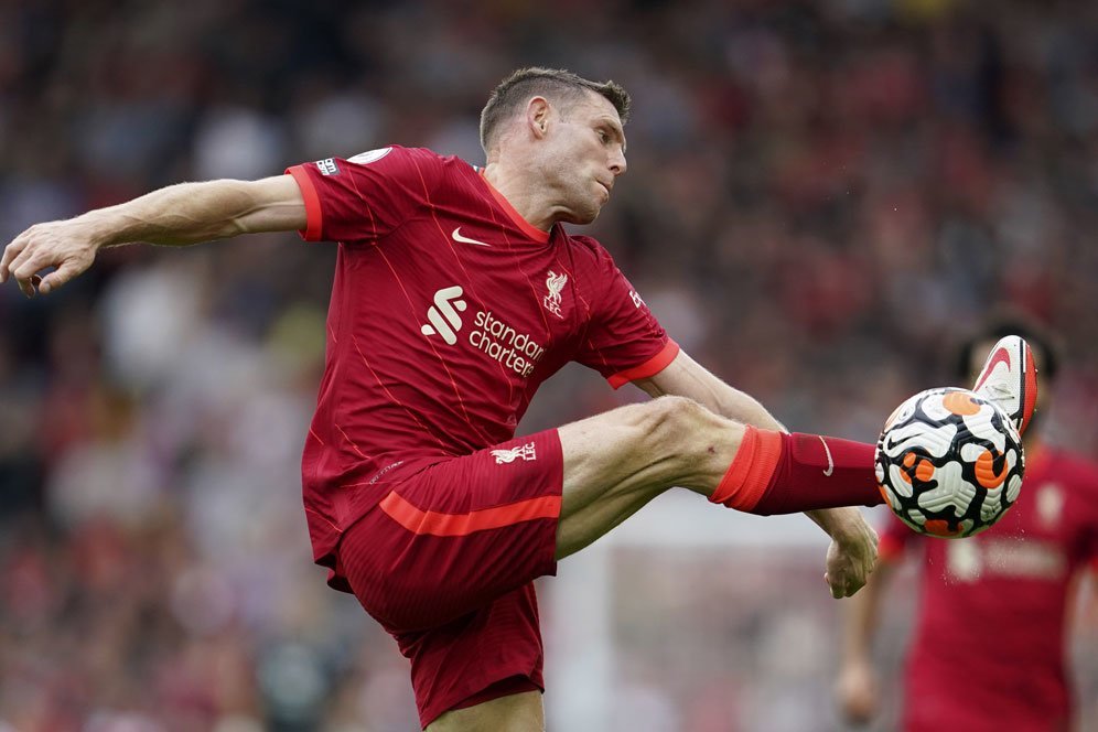 Sudah Berumur 37 Tahun, Loh! Kenapa Liverpool Masih Pertahankan James Milner?