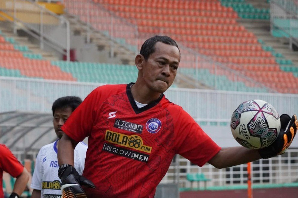 Ubah Komposisi Tim Pelatih, Arema FC Datangkan Eks Pelatih Kiper Timnas U-19 Ubah Komposisi Tim Pelatih, Arema FC Datangkan Eks Pelatih Kiper Timnas U-19