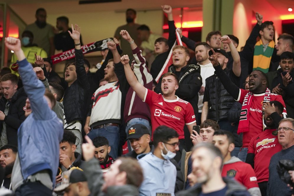 Gokil! Fans MU Bertahan di Old Trafford Hingga 30 Menit Usai Laga Demi Chant Viva Ronaldo