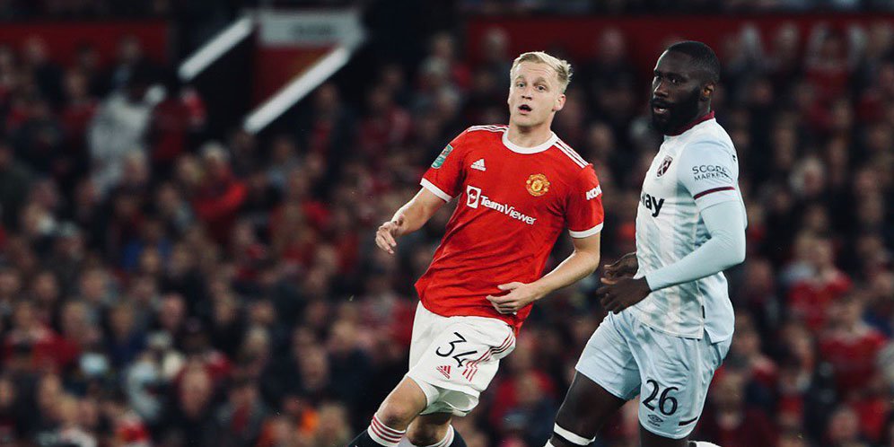 Manchester United Berniat Gadaikan Van De Beek dan Matic Demi Rice
