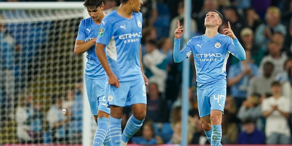 Selebrasi Phil Foden usai mencetak gol di laga Manchester City vs Wycombe, Carabao Cup 2021/22 (c) AP Photo