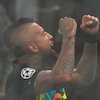 Bikin Sensasi! Vidal Merapat ke Markas Inter Dengan Mobil Jadul