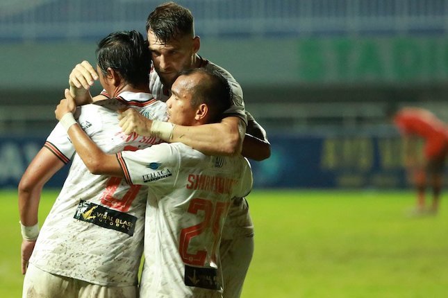 BRI Liga 1: Pemain-pemain Persija Jakarta merayakan gol yang dicetak Marko Simic (c) Bola.net/M Iqbal Ichsan