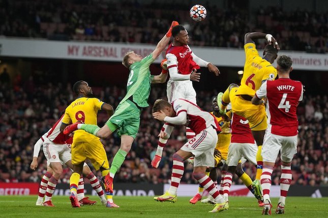 Aksi kiper Arsenal, Aaron Ramsdale (c) AP Photo