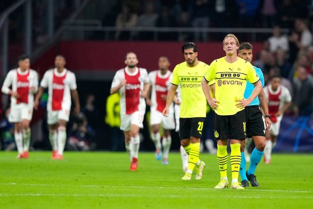 Pemain Dortmund tertunduk setelah mereka kalah 0-4 melawan Ajax di penyisihan grup C Liga Champions, di Johan Cruyff ArenA, Amsterdam (c) AP Photo/Peter Dejong