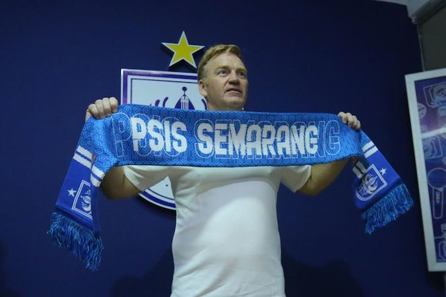 Ian Gillan saat dikenalkan sebagai pelatih baru PSIS Semarang untuk BRI Liga 1 2021/2022 (c) Dok. PSIS Semarang