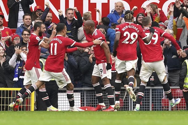 Pemain Manchester United merayakan gol Anthony Martial ke gawang Everton di pekan ke-7 Premier League musim 2021/2022 (c) AP Photo