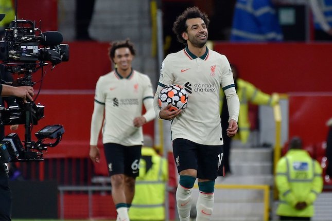 Mohamed Salah dalam laga MU vs Liverpool di partai pekan kesembilan Premier League 2021/2022. (c) AP Photo