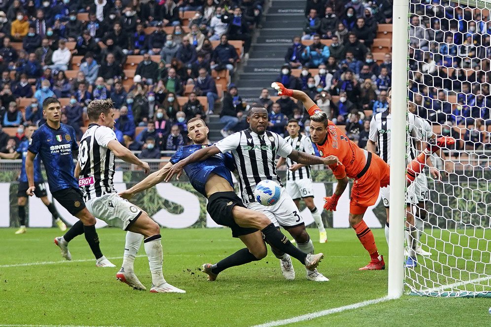 Inter Sikat Udinese, Fans: Inzaghi Ball, Emot Api, Dumfries Sangar Tapi Senggol Dikit Jatuh