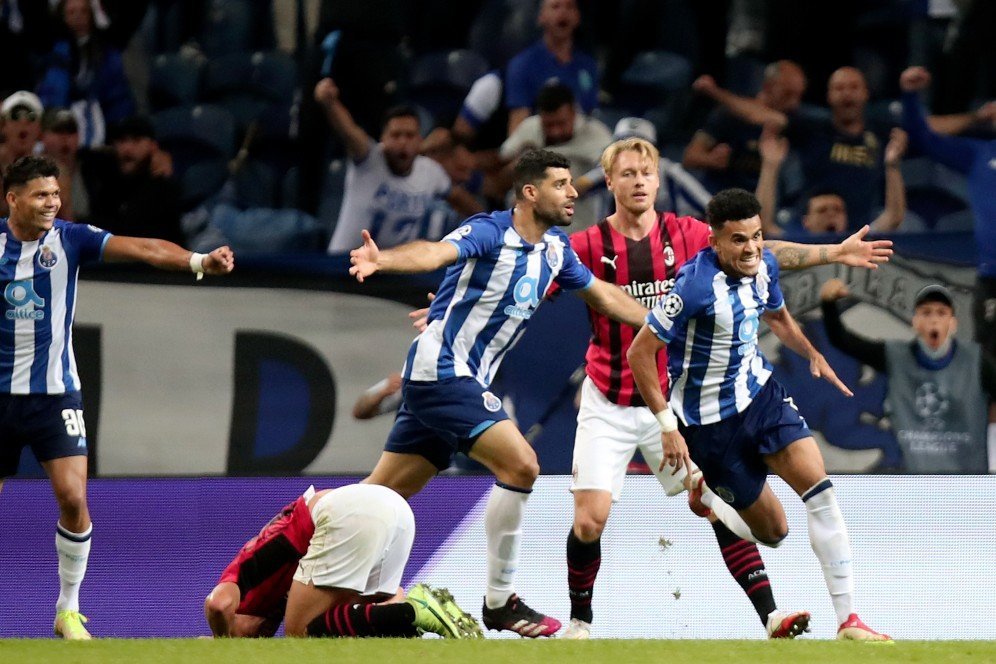 AC Milan Lagi-Lagi Kalah di Liga Champions, Gol Porto Harusnya Tidak Sah? AC Milan Lagi-Lagi Kalah di Liga Champions, Gol Porto Harusnya Tidak Sah?