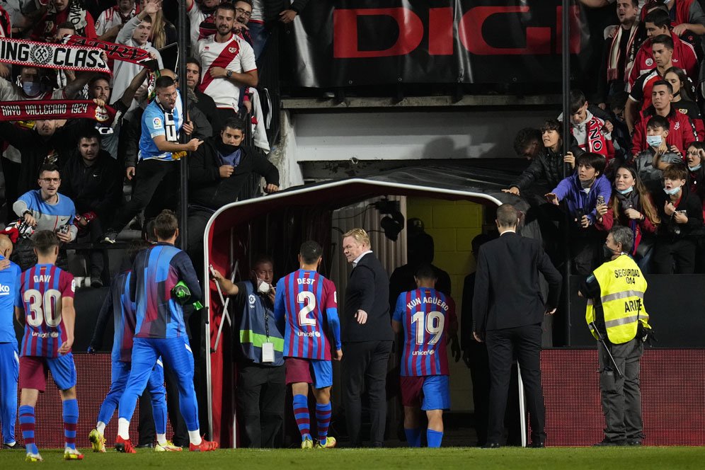 Barcelona Pecat Koeman, Netizen: Fans Puig Kumpul Sini Yuk Selfie, Pulangin Xavi