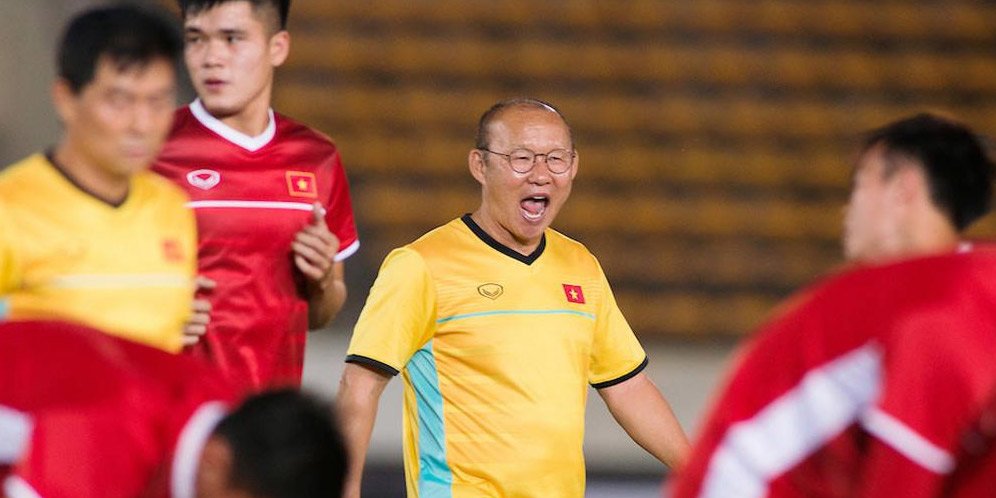 Pelatih Vietnam Kritik Penyelenggara Piala AFF 2020: Ayam lagi, Ayam lagi...