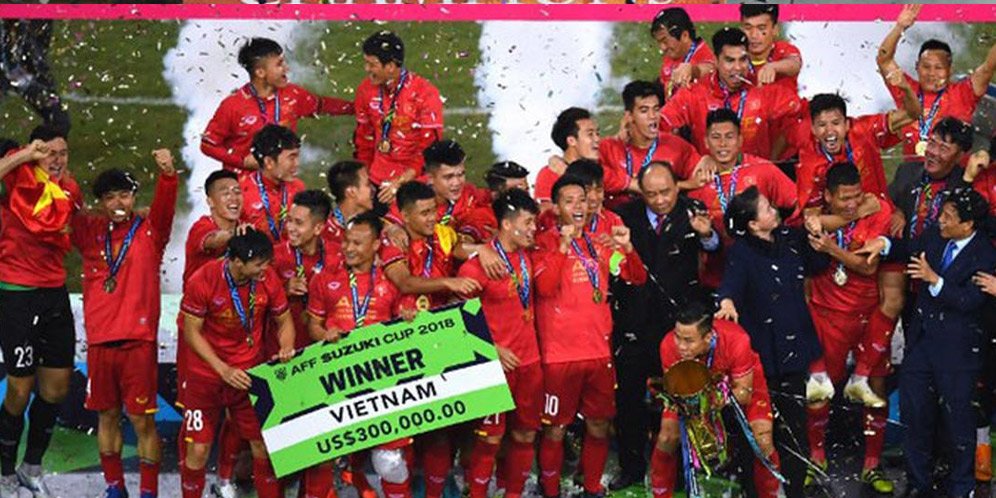 Timnas Vietnam menjuarai Piala AFF 2018 setelah menang 1-0 atas Malaysia, Sabtu (15/12/2018) di Stadion My Dinh, Hanoi. Vietnam unggul agregat gol 3-2. (c) AFP/Manan Vatsyayana