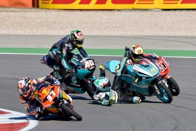 Lap Terakhir Moto3 Memang Gila