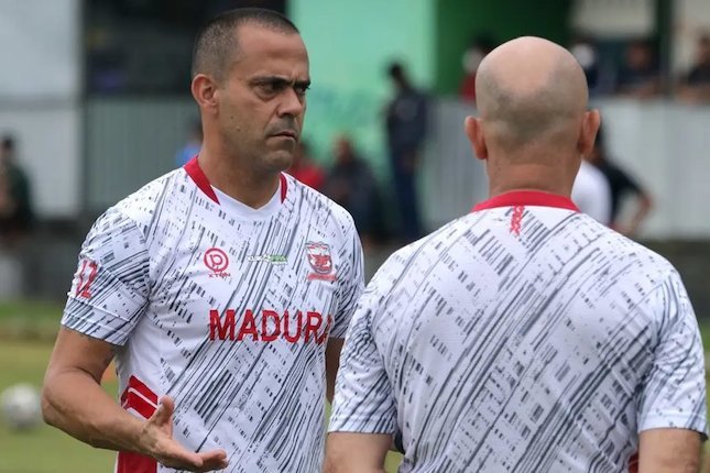 BRI Liga 1: Pelatih Madura United, Fabio Lefundes (c) Bola.com/Aditya Wani