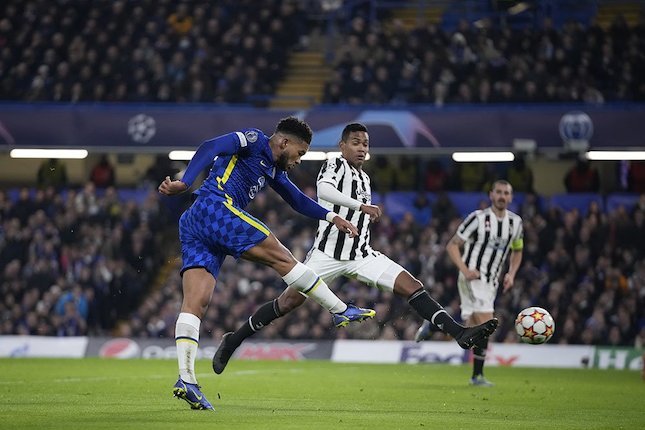 Alex Sandro 'Diobok-obok' Reece James