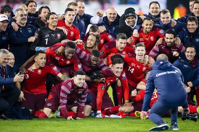 Timnas Swiss usai mengalahkan Bulgaria dan memastikan lolos ke Piala Dunia 2022 (c) AP Photo