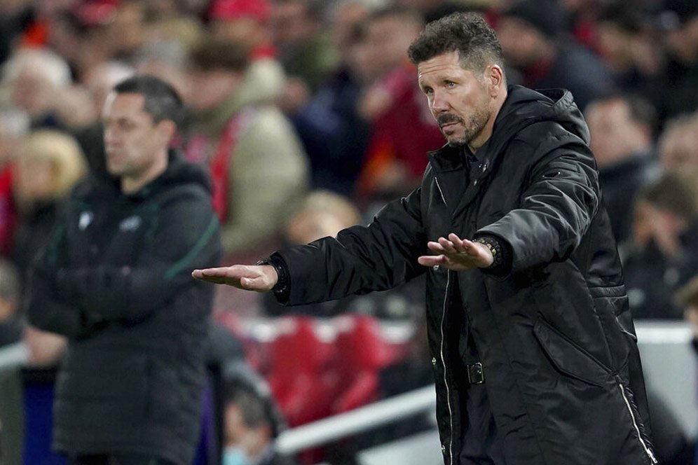 Jabat Tangan Simeone dan Klopp Jilid 2: Kalah Lagi, Kali ini di Anfield, dan Ganti Dicueki