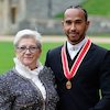 Lewis Hamilton Bakal Ubah Nama demi Hormati Nama Belakang Ibu