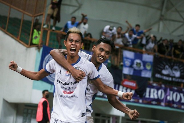 Penyerang PSIM Yogyakarta, Hapidin merayakan kemenangan pada laga babak 8 Besar Liga 2 muim 2021 (c) Bagaskara Lazuardi