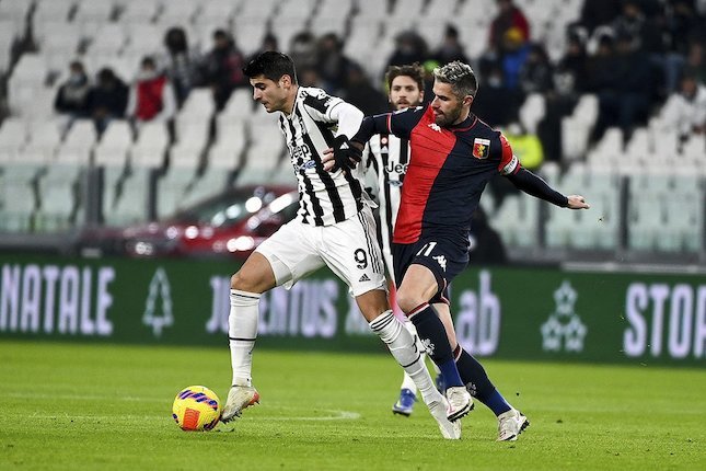 Penyerang Juventus, Alvaro Morata, beraksi dalam laga lanjutan Serie A melawan Genoa hari Senin (6/12/2021). (c) AP Photo
