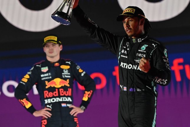 Lewis Hamilton dan Max Verstappen (c) AP Photo