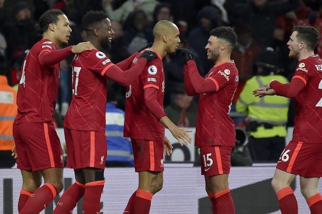 Skuat Liverpool merayakan gol Divock Origi ke gawang Wolverhampton, Sabtu (5/12/2021) (c) AP Photo
