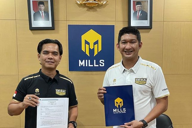 Mills resmikan kerjasamanya dengan Dewa United Surabaya Basketball Club. (c) Mills