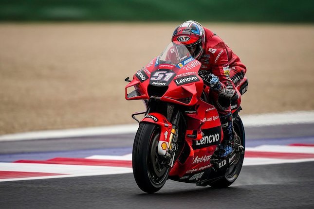 Michele Pirro saat wildcard di MotoGP Emilia Romagna 2021. (c) AP Photo