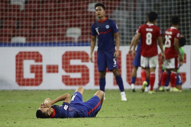 Pemain Singapura, Faris Ramli (depan) (c) AP Photo