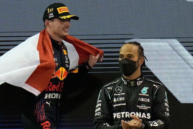 Max Verstappen dan Lewis Hamilton (c) AP Photo