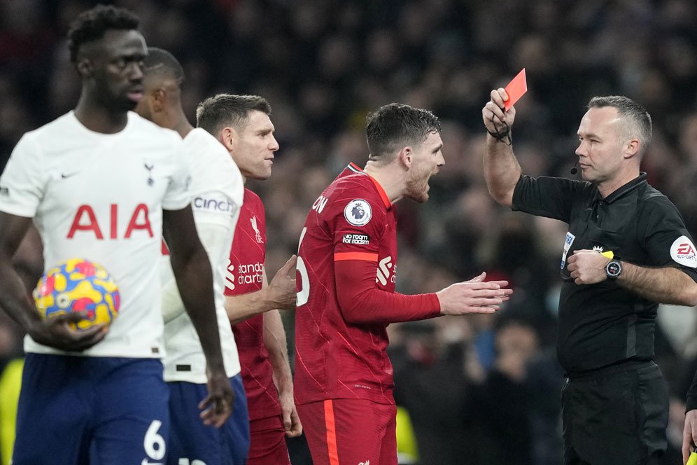 Tottenham vs Liverpool: Andrew Robertson Dikartu Merah, Kok Harry Kane Enggak?