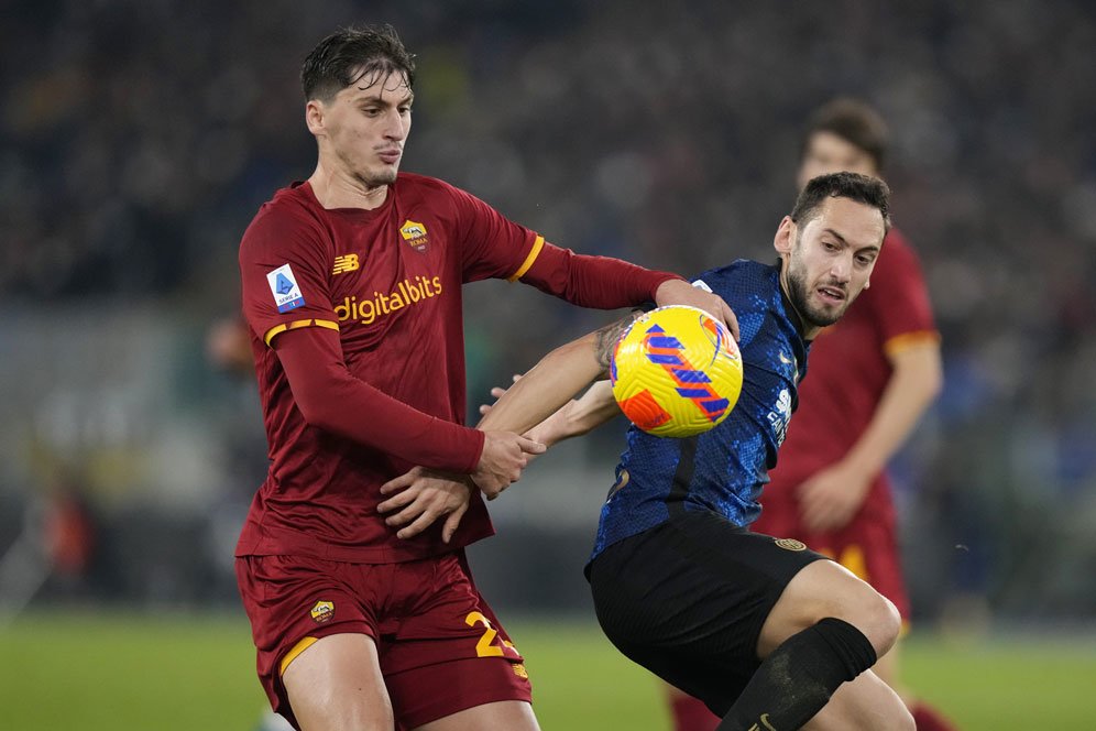 AS Roma vs Inter Milan, Calhanoglu Akui Incar Gol dari Sepak Pojok AS Roma vs Inter Milan, Calhanoglu Akui Incar Gol dari Sepak Pojok
