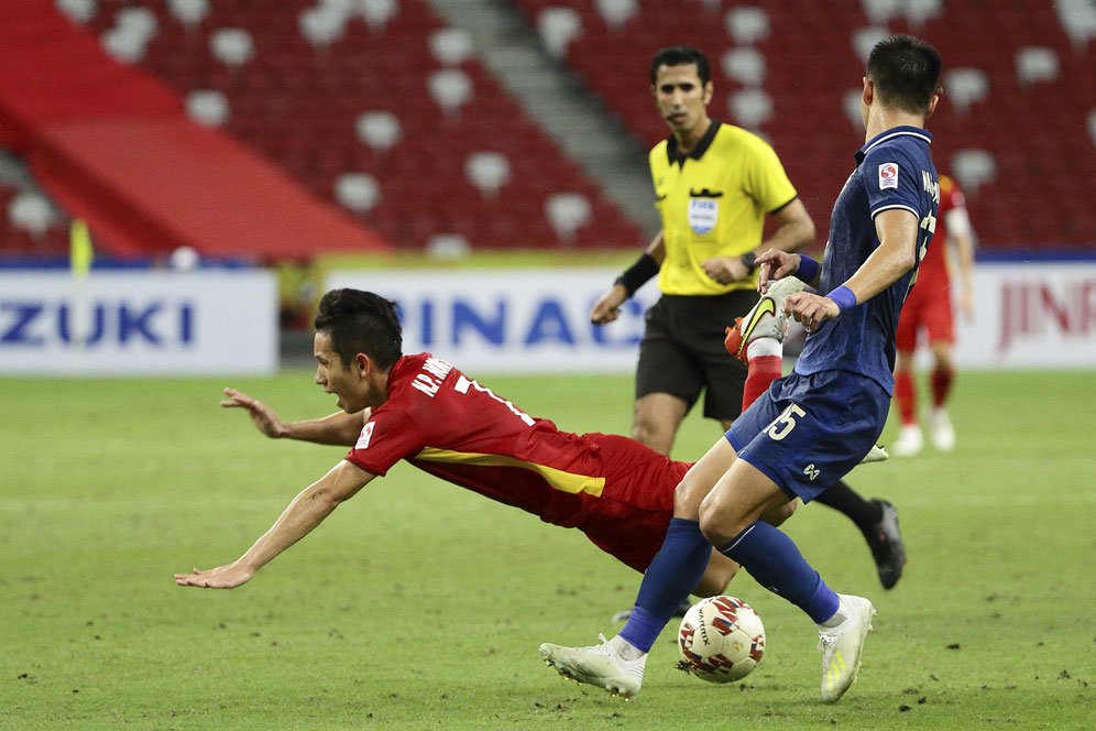 Thailand Sikat Vietnam di Piala AFF 2020, Wasit Jadi Sorotan: Kacaw! Paling Ngeselin! Diskon Akhir Tahun!