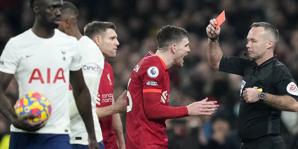 Beda Kelas Robertson Dengan Kane di Laga Tottenham vs Liverpool