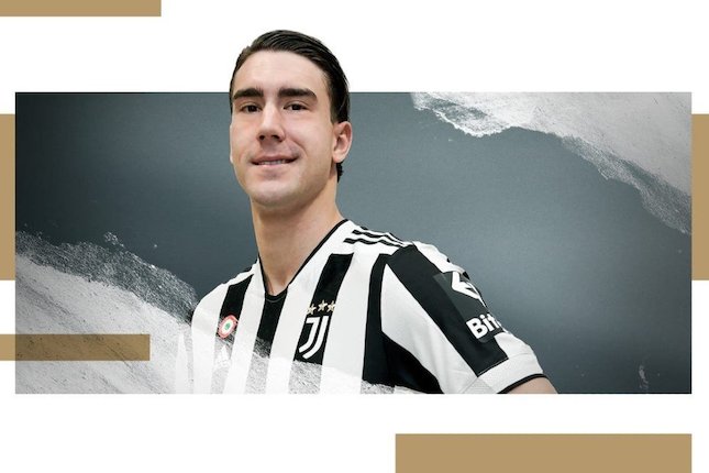 Dusan Vlahovic resmi bergabung dengan Juventus (c) JFC