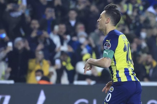 Pemain Fenerbahce, Mesut Ozil (c) AP Photo