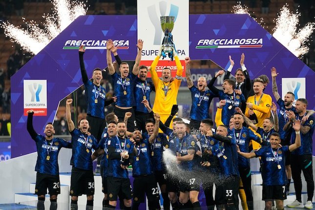 Inter Milan juara Piala Super Italia setelah mengalahkan Juventus, Kamis (13/1/2022) dini hari WIB. (c) AP Photo