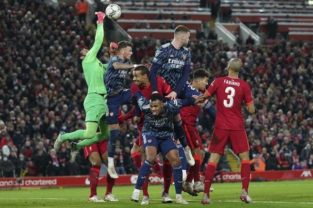 Duel Liverpool vs Arsenal di leg pertama semifinal EFL Cup di Anfield, Jumat (14/01/2022) dini hari WIB.  (c) AP Photo