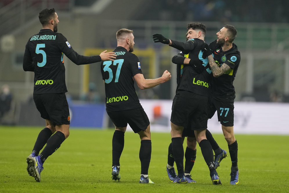 Inter Milan Sikat Lazio, Suara Fans: Bastoni Terinspirasi Dewangga, Bau Scudetto Nih!