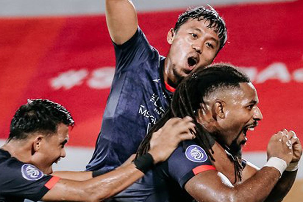 Hasil BRI Liga 1: Sikat Persipura, Arema FC Gusur Bhayangkara dari Pucuk Klasemen Hasil BRI Liga 1: Sikat Persipura, Arema FC Gusur Bhayangkara dari Pucuk Klasemen