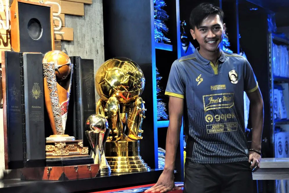 BRI Liga 1: Gelandang Arema FC Bidik Kemenangan di Laga Kontra Persipura Jayapura BRI Liga 1: Gelandang Arema FC Bidik Kemenangan di Laga Kontra Persipura Jayapura