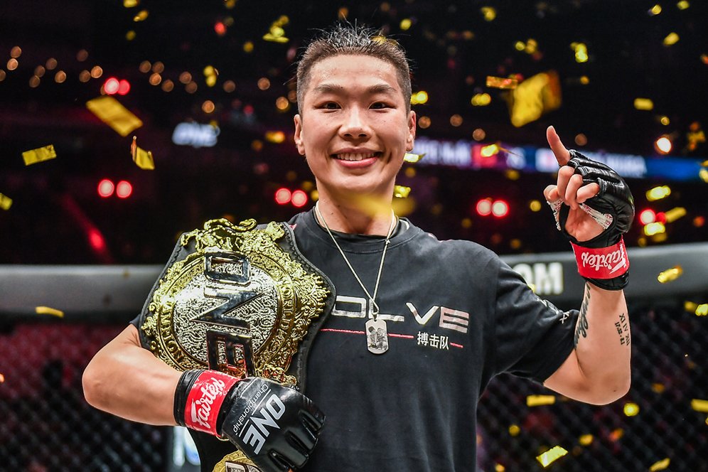 ONE: Heavy Hitters Kelar, Juara Dunia Xiong Jing Nan Sukses Pertahankan Gelar ONE: Heavy Hitters Kelar, Juara Dunia Xiong Jing Nan Sukses Pertahankan Gelar