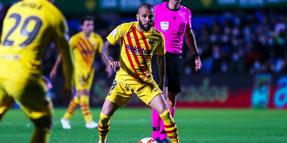 Resmi, Dani Alves tak Masuk Skuat Barcelona untuk Liga Europa