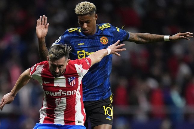 Hector Herrera vs Marcus Rashford di laga Atletico Madrid vs Manchester United, Liga Champions 2021/22 (c) AP Photo