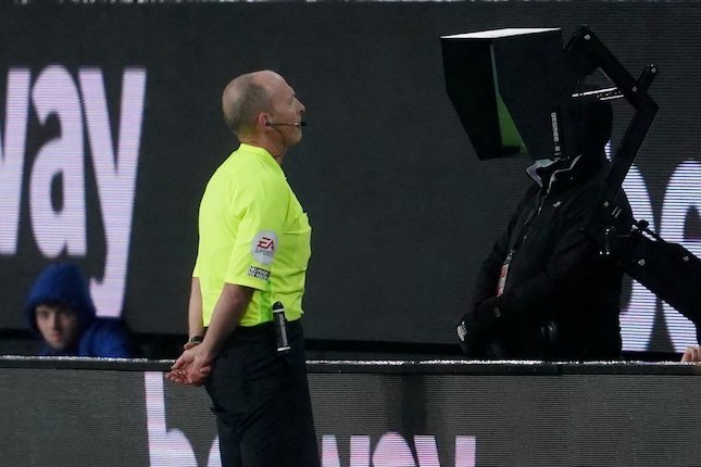 Pengakuan Mike Dean